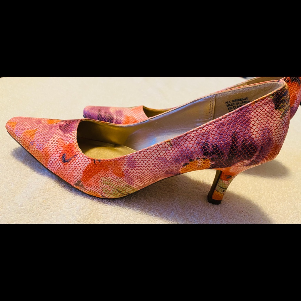Brand New Stylish Heels By Karen Scott  Box 44